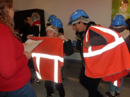 on enfile la tenue de sécurité obligatoire